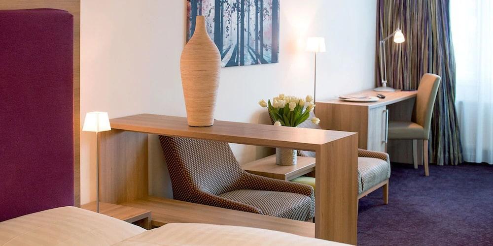 הוסום Hotel Am Schlosspark Garni מראה חיצוני תמונה