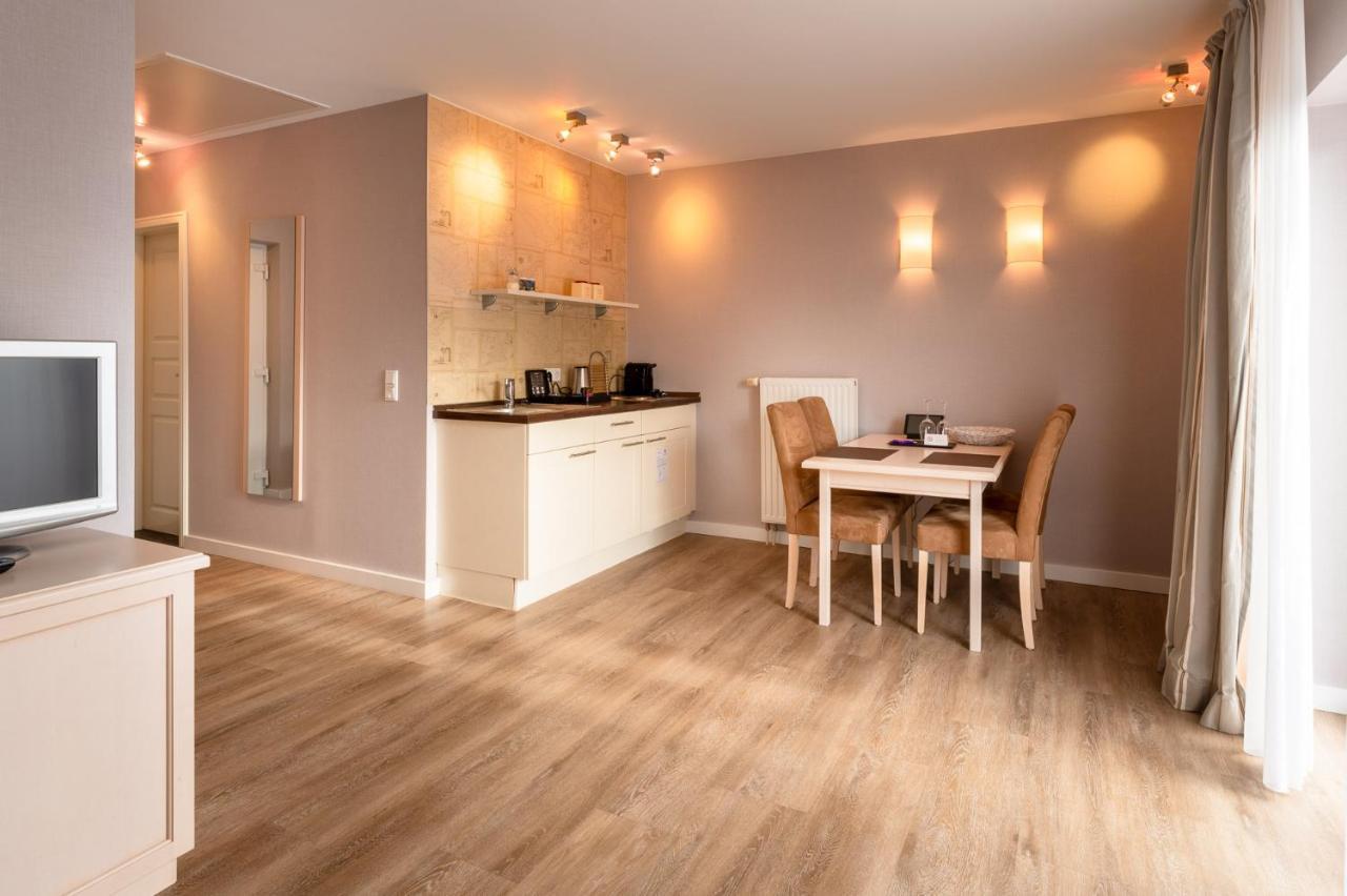 הוסום Hotel Am Schlosspark Garni מראה חיצוני תמונה