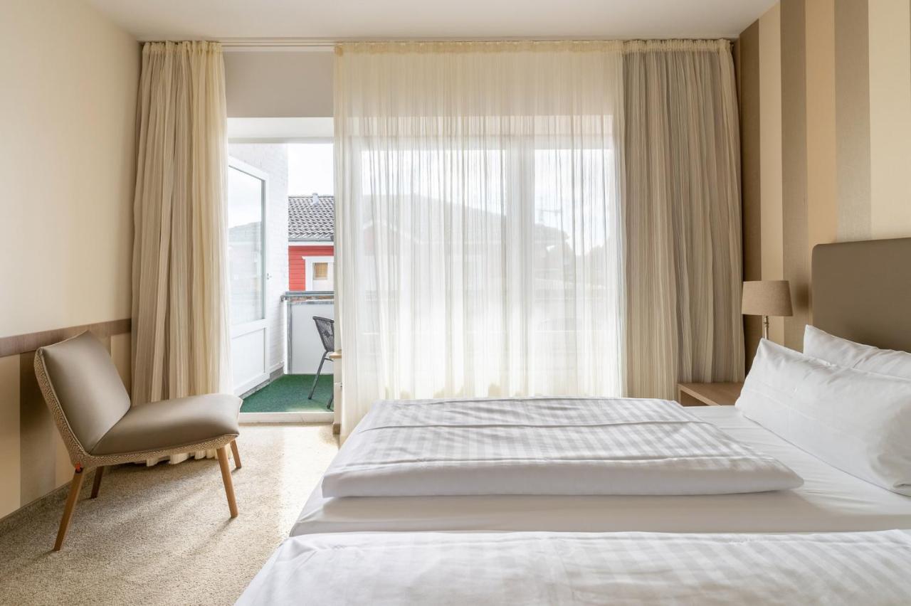 הוסום Hotel Am Schlosspark Garni מראה חיצוני תמונה