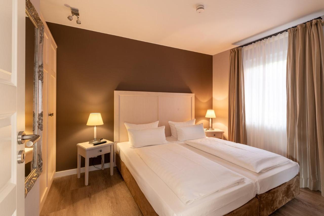 הוסום Hotel Am Schlosspark Garni מראה חיצוני תמונה