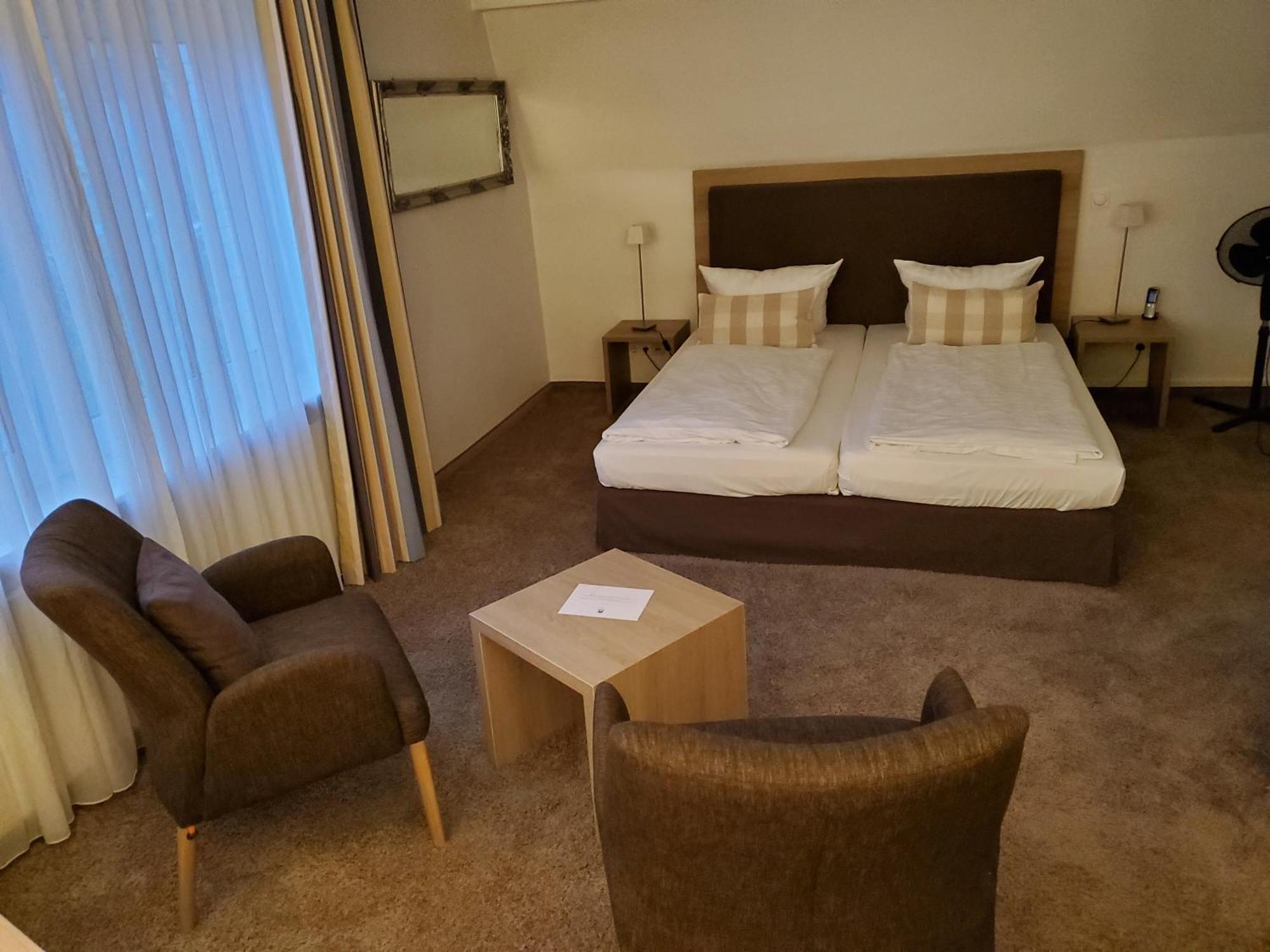 הוסום Hotel Am Schlosspark Garni מראה חיצוני תמונה