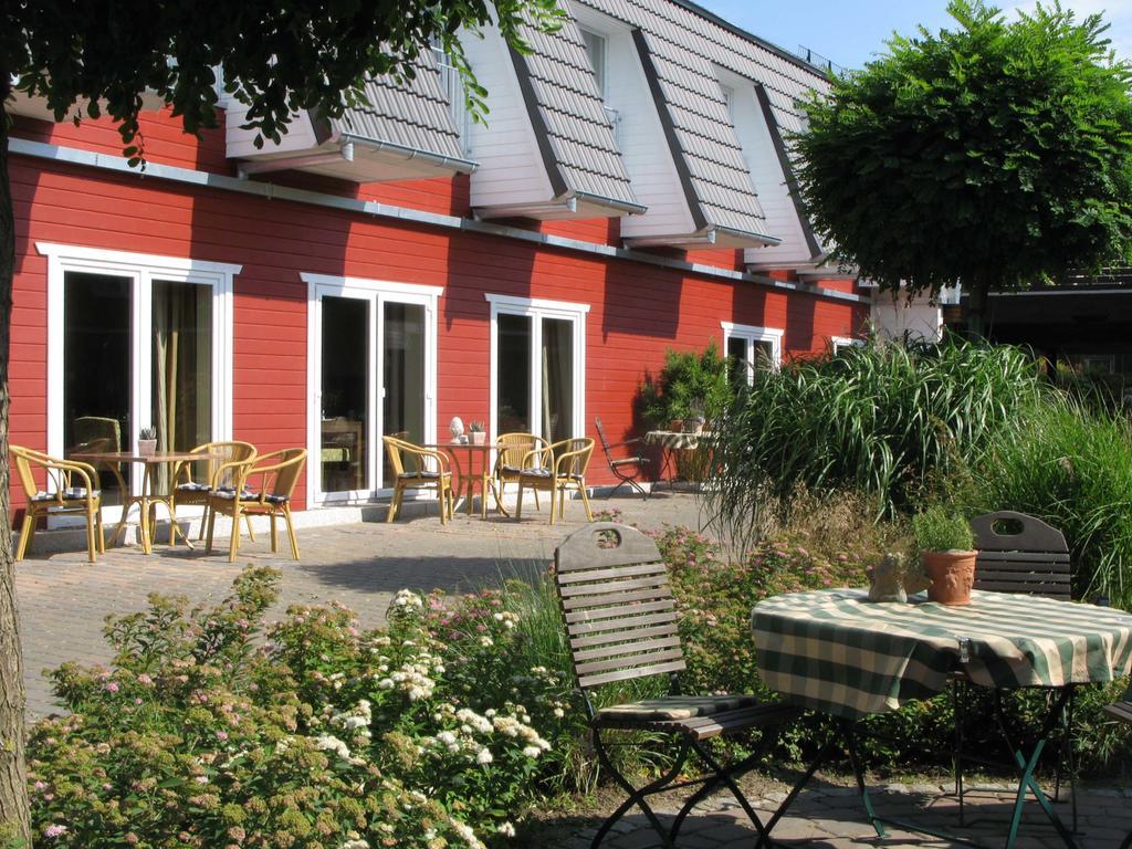 הוסום Hotel Am Schlosspark Garni מראה חיצוני תמונה