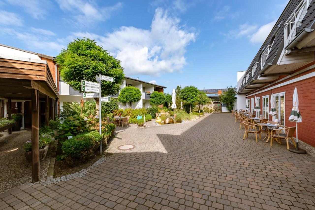 הוסום Hotel Am Schlosspark Garni מראה חיצוני תמונה