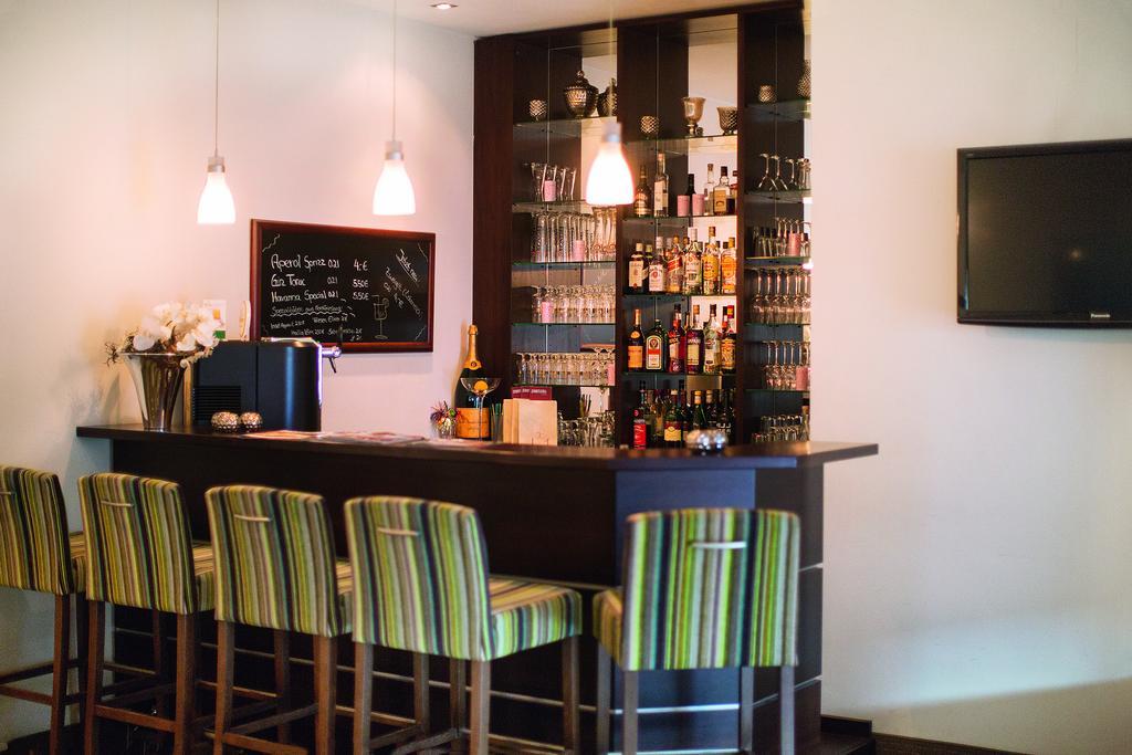 הוסום Hotel Am Schlosspark Garni מראה חיצוני תמונה