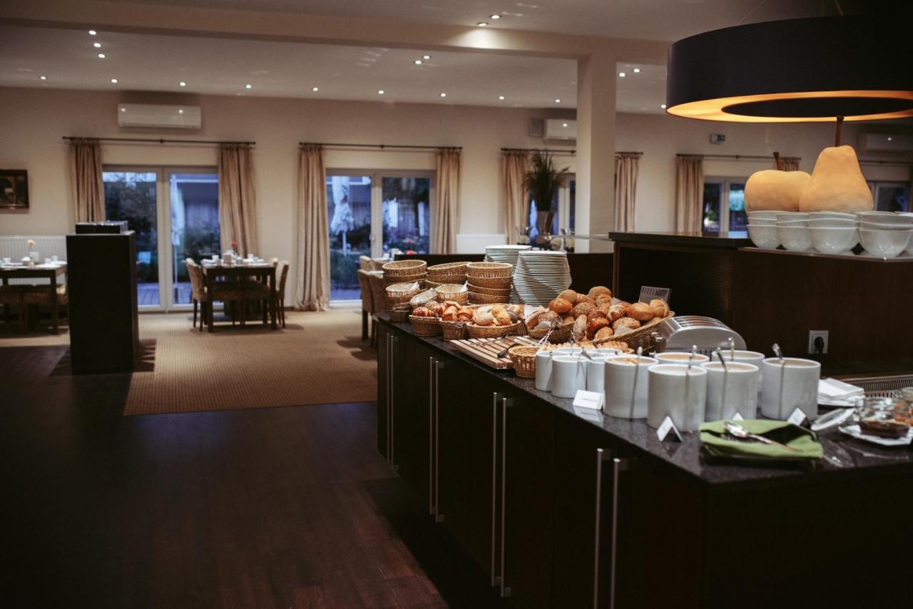 הוסום Hotel Am Schlosspark Garni מראה חיצוני תמונה
