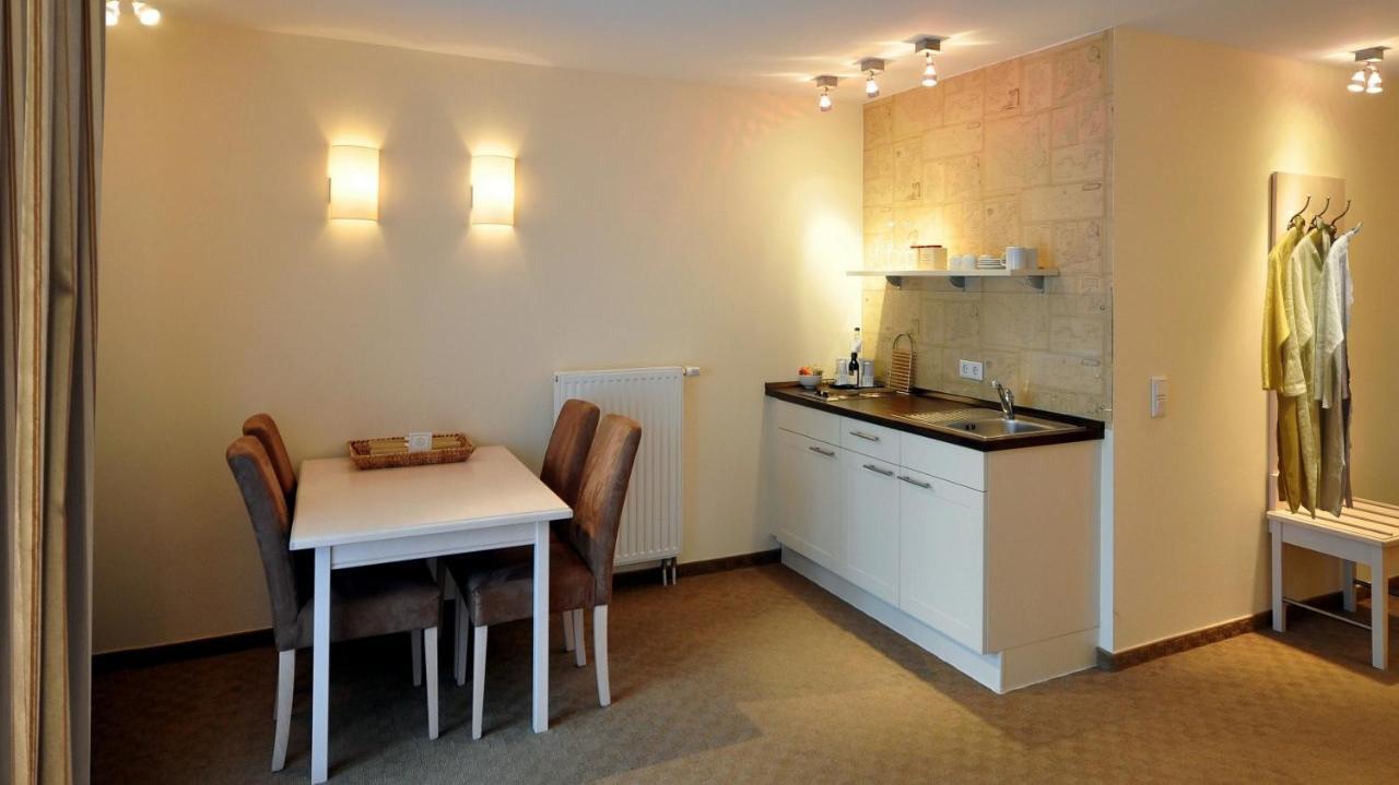 הוסום Hotel Am Schlosspark Garni מראה חיצוני תמונה