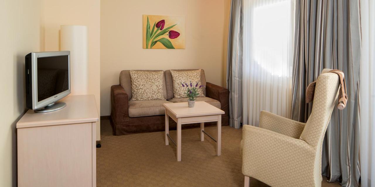 הוסום Hotel Am Schlosspark Garni מראה חיצוני תמונה