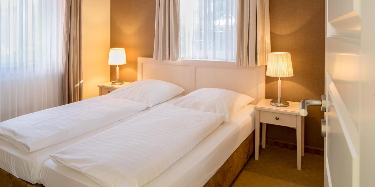הוסום Hotel Am Schlosspark Garni מראה חיצוני תמונה
